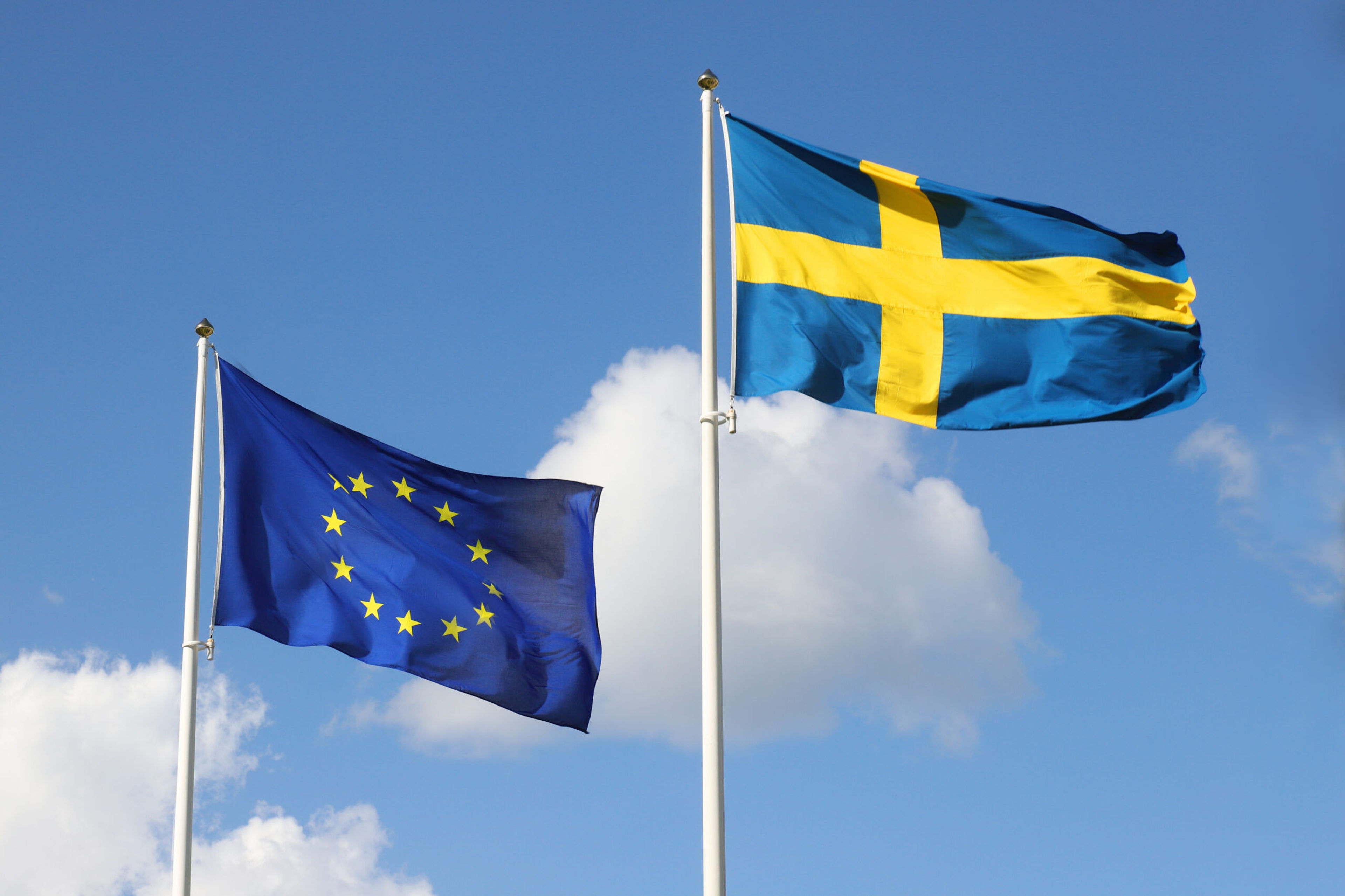 EU-flagga och Sverigeflagga